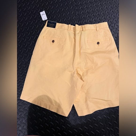 Brooks Brothers Men’s Shorts Yellow NWT 34 Waist light weight advantage chino - Picture 2 of 3